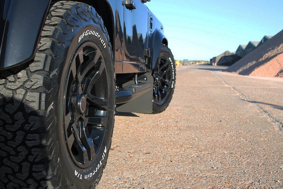 LRI XTR1 gloss black alloy wheel 18\u0026quot; X 8\u0026quot; ET10 Fits Land Rover Defender ...